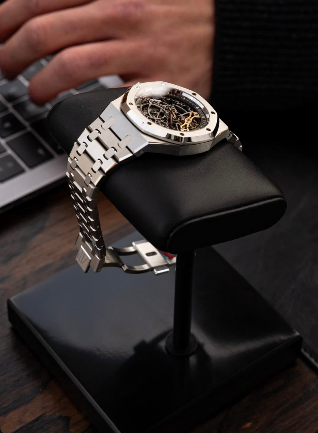 The Watch Stand - Single - Black & Black